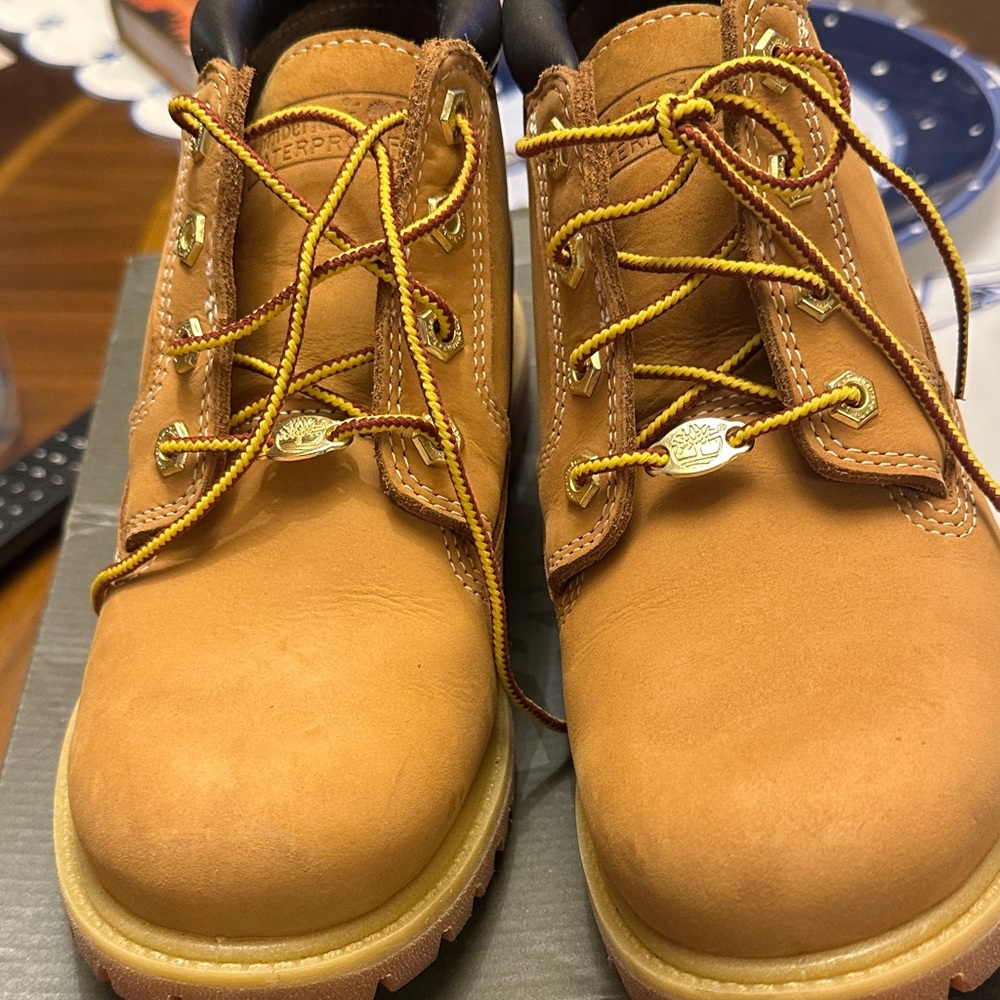 Timberland NWT Waterproof Chukka wheat Nubuck Leather Ankle Booties